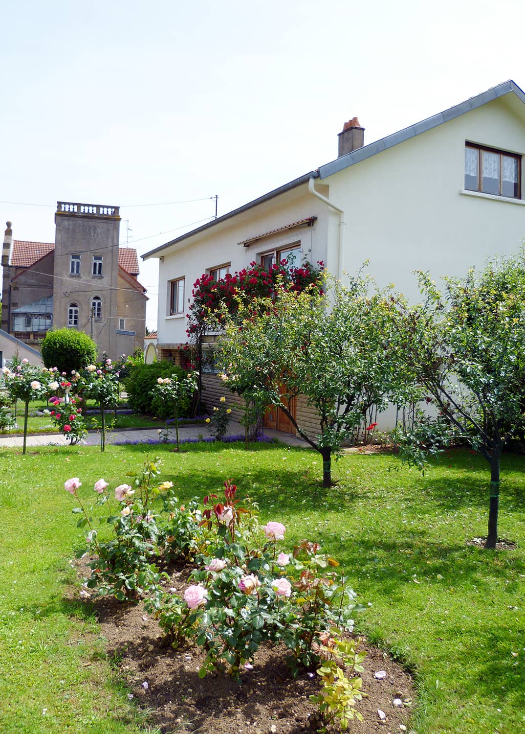 entretien-paysage-massif-fleur-allee